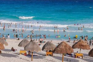 Quintana Roo recibe a 560 mil turistas en una semana