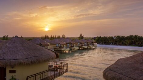 Ya Vas Lomas Hospitality