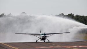 Primer vuelo comercial en el Aeropuerto Barrancas del Cobre