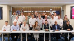 Mara Lezama reunión Aeropuerto de Cancún