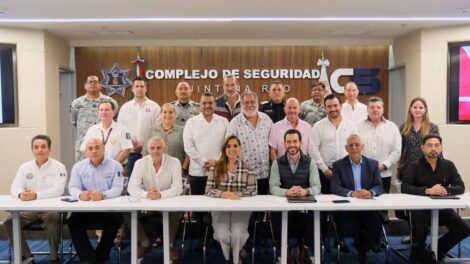 Mara Lezama reunión Aeropuerto de Cancún