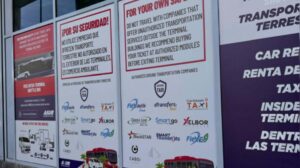 Aeropuerto Cancún letreros taxis