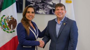 Mara Lezama reunión Vicente González