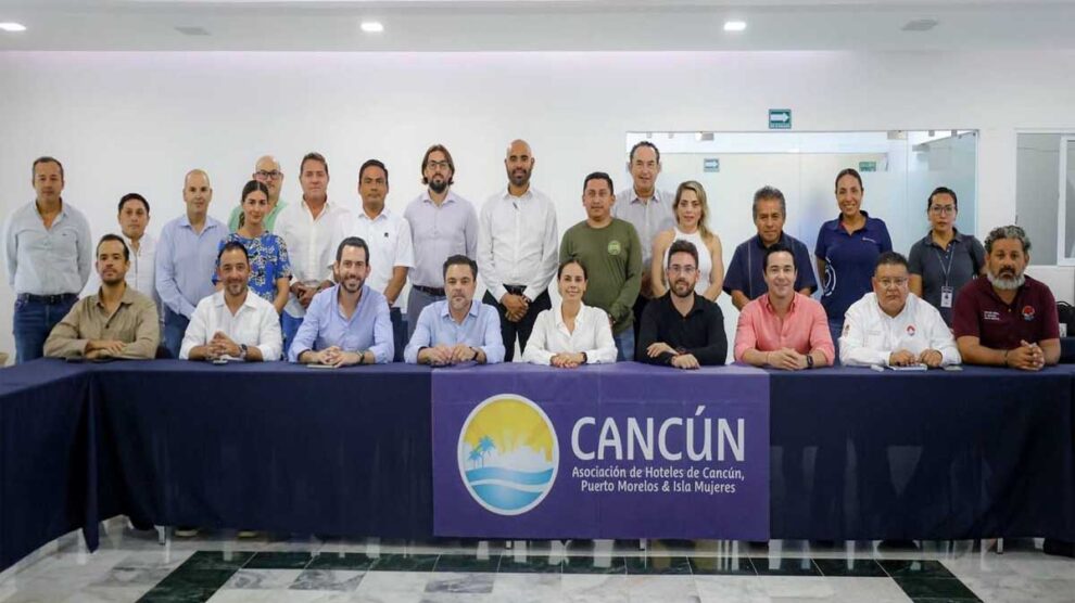 Cancún hoteleros contra sargazo