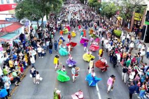 Guelaguetza 2025 desfile de delegaciones