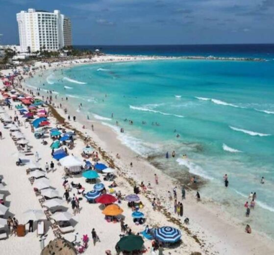 Cancún turistas playa inversión turística