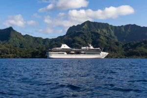 Paul Gauguin Cruises Huahine