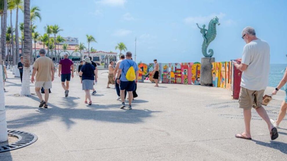 turistas puerto vallarta semana santa 2026