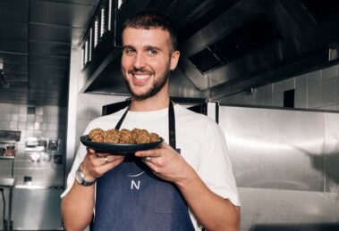 Novotel Alfie Steiner, creador de contenido gastronómico y embajador de la campaña.