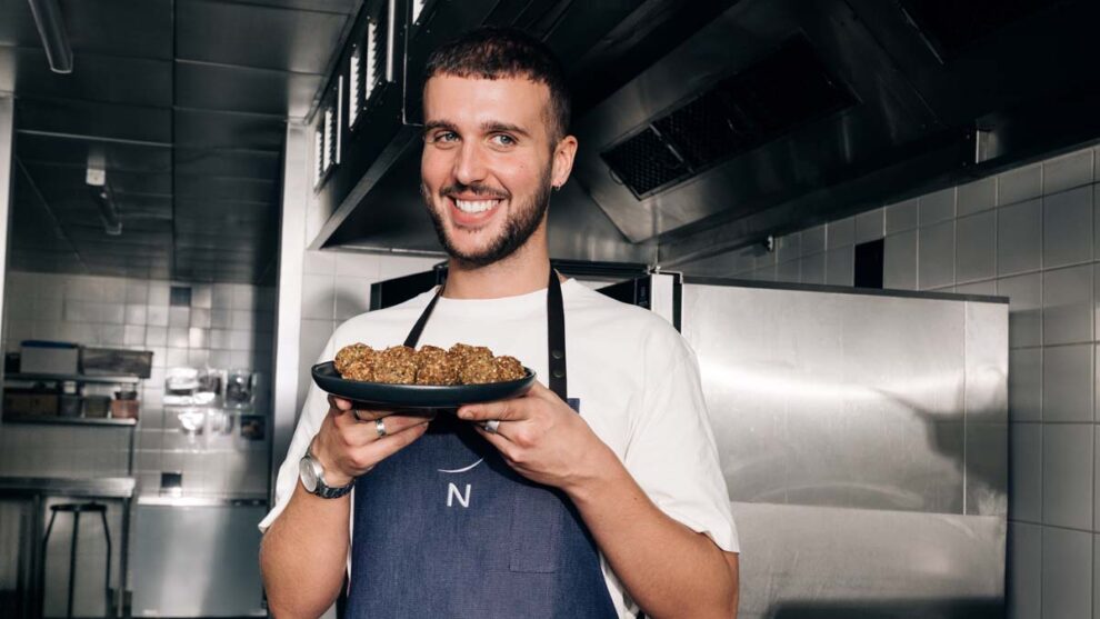 Novotel Alfie Steiner, creador de contenido gastronómico y embajador de la campaña.